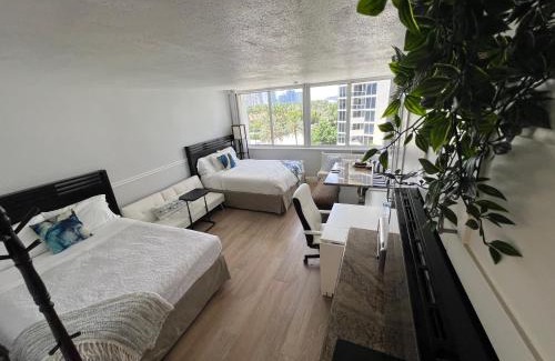 Sunny Isles Beach Apartment | Lovely beaches ocean & city view