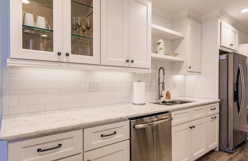 Golden Beach Condo | Lovely Beachfront Condo w/Pool in MacArthur Beach & Racquet Club