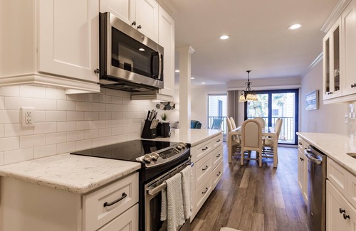 Golden Beach Condo | Lovely Beachfront Condo w/Pool in MacArthur Beach & Racquet Club