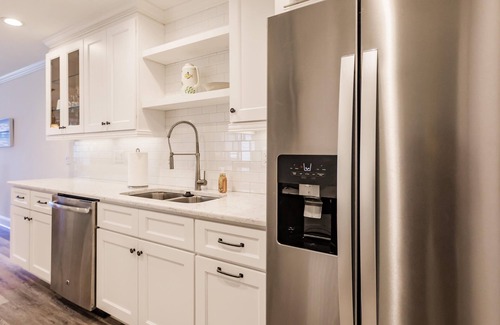 Golden Beach Condo | Lovely Beachfront Condo w/Pool in MacArthur Beach & Racquet Club