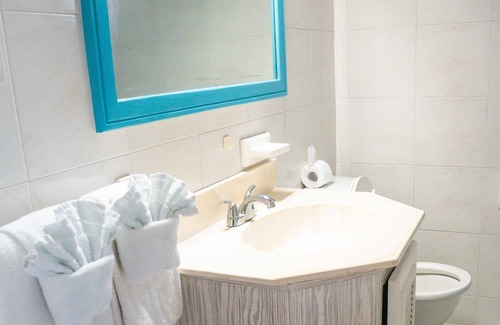 Douglas Apartment | Lovely beachside 1-bed rental unit SEAHORSE