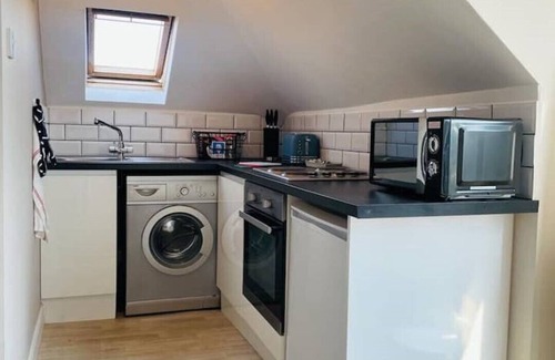 Worthing Apartment | Lovely bijou loft apt, one road back from the sea