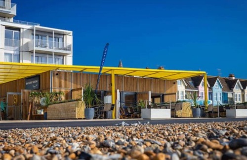 Worthing Apartment | Lovely bijou loft apt, one road back from the sea