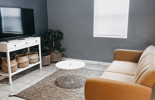 South Middle River Apartment | Lovely Bohemian Apartment