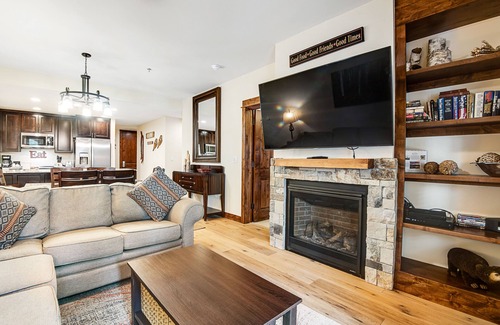 Four O'Clock Condo | Lovely Breckenridge villa with fireplace & resort amenities