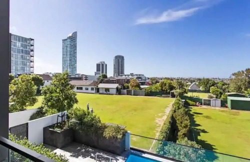 Takapuna House | Lovely Bright Apartment - Central Takapuna!