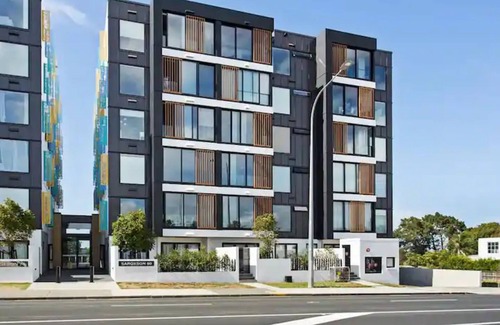 Takapuna House | Lovely Bright Apartment - Central Takapuna!