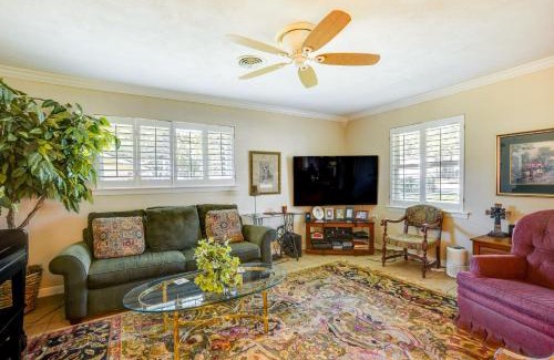 College Station House | Lovely Bryan Home with Deck - 4 Mi to Kyle Field!