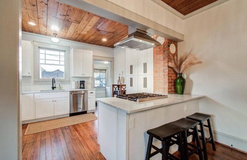 Galveston House | Lovely Bungalow by the Beach!