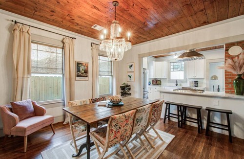 Galveston House | Lovely Bungalow by the Beach!