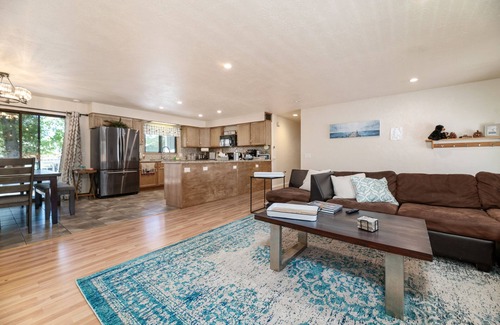 Fox Farm House | Lovely cabin with Spa/Dog-friendly/BBQ/EV Charger