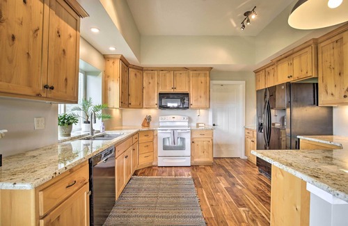 Silverton Apartment | Lovely Canyon View Apartment w/Patio & Yard
