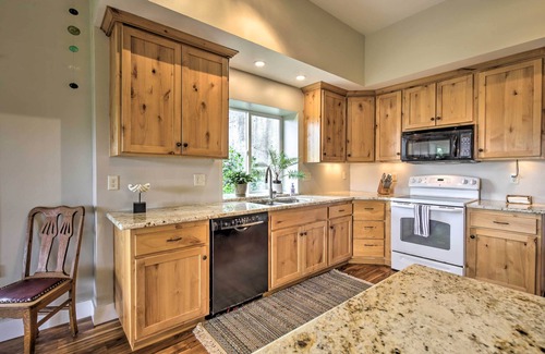 Silverton Apartment | Lovely Canyon View Apartment w/Patio & Yard