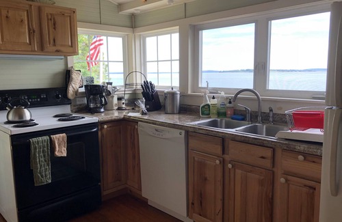 Brooksville Cottage | Lovely Cape Rosier Waterfront Cottage