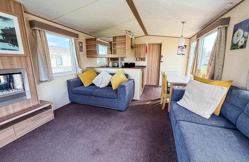 Great Yarmouth House | Lovely caravan with decking at Cherry Tree Holiday Park in Norfolk ref 70528C