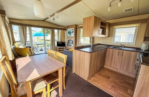 Great Yarmouth House | Lovely caravan with decking at Cherry Tree Holiday Park in Norfolk ref 70528C
