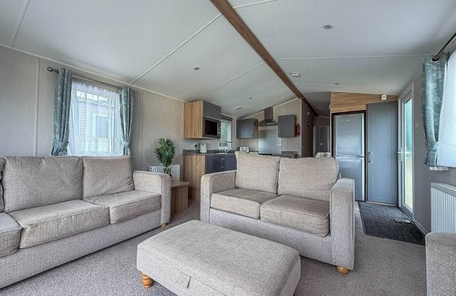 White Cross House | Lovely caravan to hire at White Acres in Newquay ref 94419OF