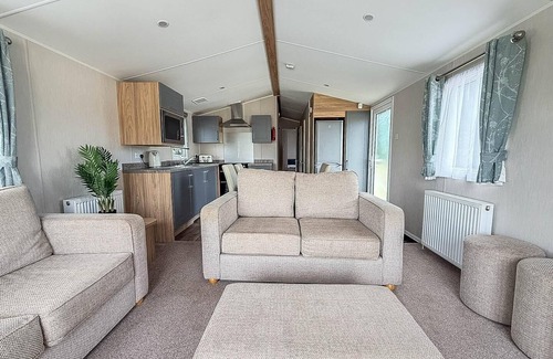 White Cross House | Lovely caravan to hire at White Acres in Newquay ref 94419OF
