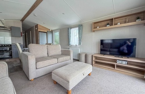 White Cross House | Lovely caravan to hire at White Acres in Newquay ref 94419OF