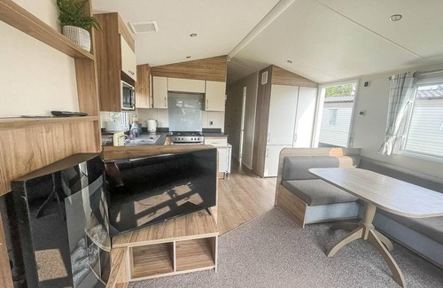 Beckingham House | Lovely caravan with free WiFi at Steeple Bay Holiday Park ref 36058B