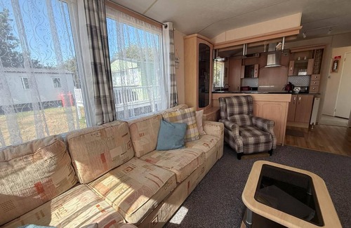 Hopton House | Lovely caravan with decking at Breydon Water in Norfolk ref 10027RP