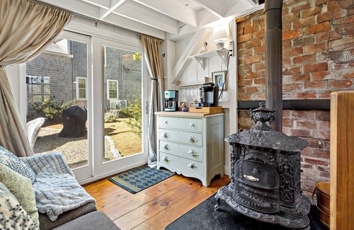 West Barnstable Cottage | Lovely Carriage House w/Spa Near Beach, Pets Welcome!