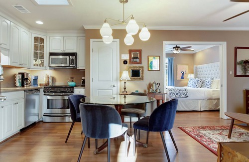 Historic District - North House | Lovely Carriage House In the Middle of Downtown!