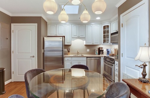 Historic District - North House | Lovely Carriage House In the Middle of Downtown!