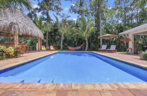 Hunt Club House | Lovely Casa Tropicana Lox - Private Guesthouse and Pool, Dog Friendly!
