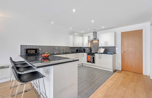 Trafford Apartment | Lovely Central Flat | Altrincham | Pass the Keys