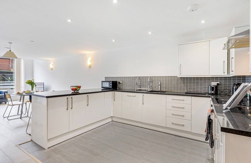 Trafford Apartment | Lovely Central Flat | Altrincham | Pass the Keys