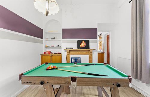 Loughborough House | Lovely Central Loughborough Abode - Games Room