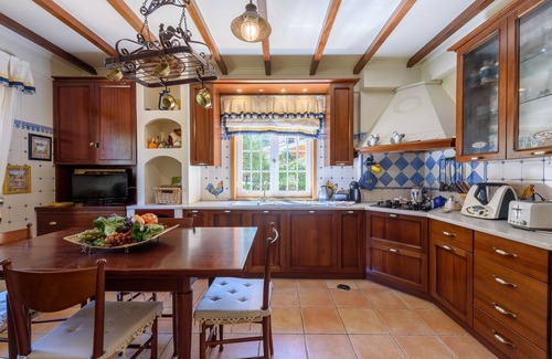 Charneca de Caparica e Sobreda Villa | Lovely Charming Villa With Fabulous Fairway And Lake View