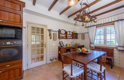 Charneca de Caparica e Sobreda Villa | Lovely Charming Villa With Fabulous Fairway And Lake View