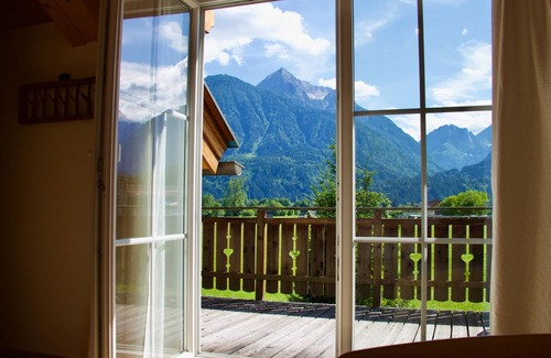 Kotschach-Mauthen Villa | Lovely chalet with garden near the ski slope