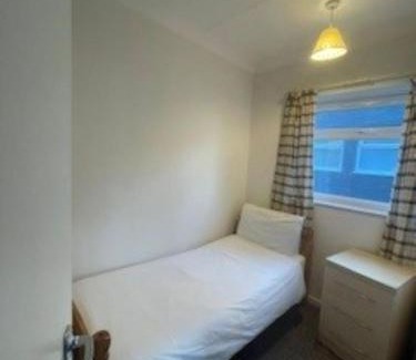 Oulton Broad Ski Chalet | Lovely Chalet On An Excellent Holiday Park In Lowestoft Ref 12020B