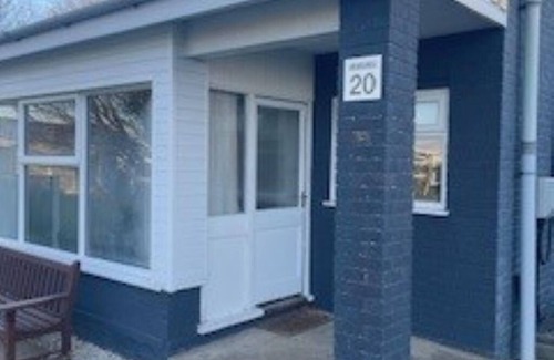 Oulton Broad Ski Chalet | Lovely chalet on an excellent holiday park in Lowestoft ref 12020B