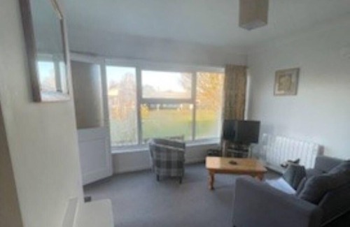 Oulton Broad Ski Chalet | Lovely chalet on an excellent holiday park in Lowestoft ref 12020B