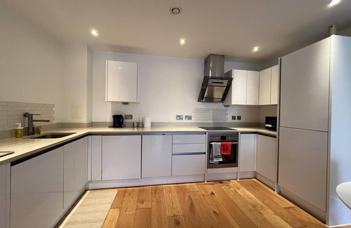 Bromley South Apartment | Lovely Charming 2-Bedroom Apartment in Bow London