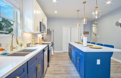 Historic Garderns House | Lovely Charming 4BR 2 5BA Near Downtown s Prime