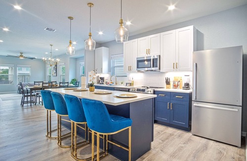 Historic Garderns House | Lovely Charming 4BR 2 5BA Near Downtown s Prime