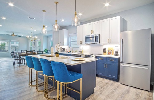 Historic Garderns Cottage | Lovely & Charming 4br/2.5ba Near Downtown's Prime