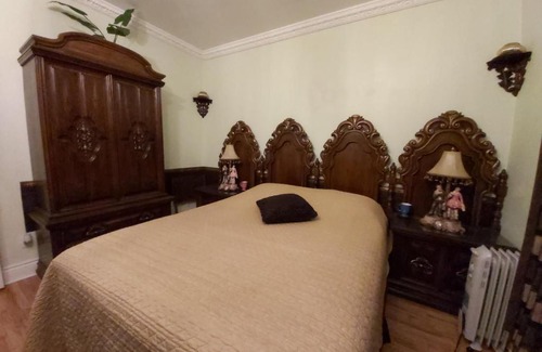 Cote-Saint-Paul House | Lovely Classic Room