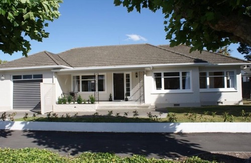 Hastings House | Lovely clean, comfortable, 3 bedroom family home in Central Hastings.