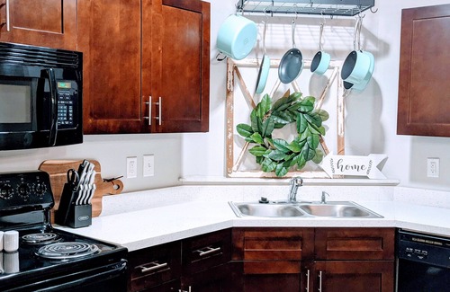 Johns Island Apartment | Lovely Coastal 2 Bedroom Gem with Pool