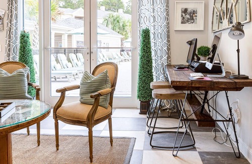 Johns Island Apartment | Lovely Coastal 2 Bedroom Gem with Pool