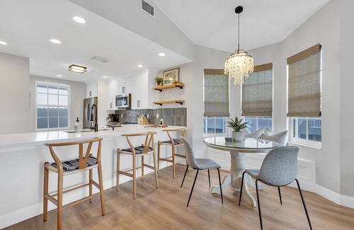 Hidden Lakes Condo | Lovely, Completely Renovated 5 Star Two Bedroom Condo Close to the Beach