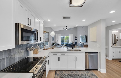Hidden Lakes Condo | Lovely, Completely Renovated 5 Star Two Bedroom Condo Close to the Beach