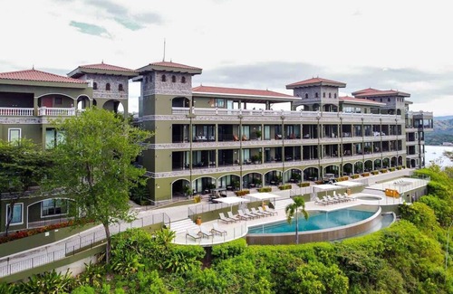 Playa Flamingo Condo | Lovely Condo Infinity Pool & Breakfast