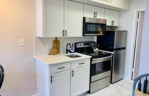 North End Condo | LOVELY CONDO STEPS FROM BEACH NEWLY RENOVATED
